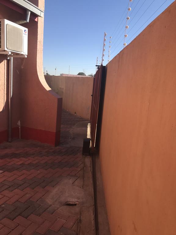Essence Of Africa Guesthouse Windhoek Exterior foto