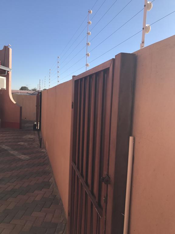 Essence Of Africa Guesthouse Windhoek Exterior foto